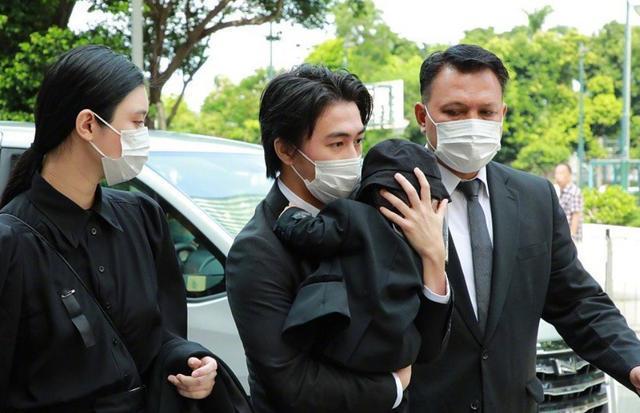 何鸿燊|何鸿燊设灵首日只让至亲告别，但被称为“殡仪之星”的她还是来了