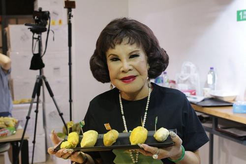 何鸿燊|何鸿燊设灵首日只让至亲告别，但被称为“殡仪之星”的她还是来了