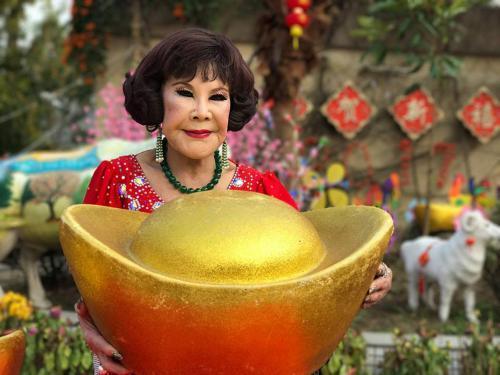 何鸿燊|何鸿燊设灵首日只让至亲告别，但被称为“殡仪之星”的她还是来了