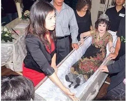 何鸿燊|何鸿燊设灵首日只让至亲告别，但被称为“殡仪之星”的她还是来了