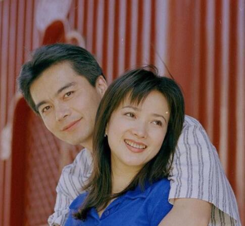 "半生风流"的许亚军,4婚后为何0绯闻?看看老婆是谁你就懂了