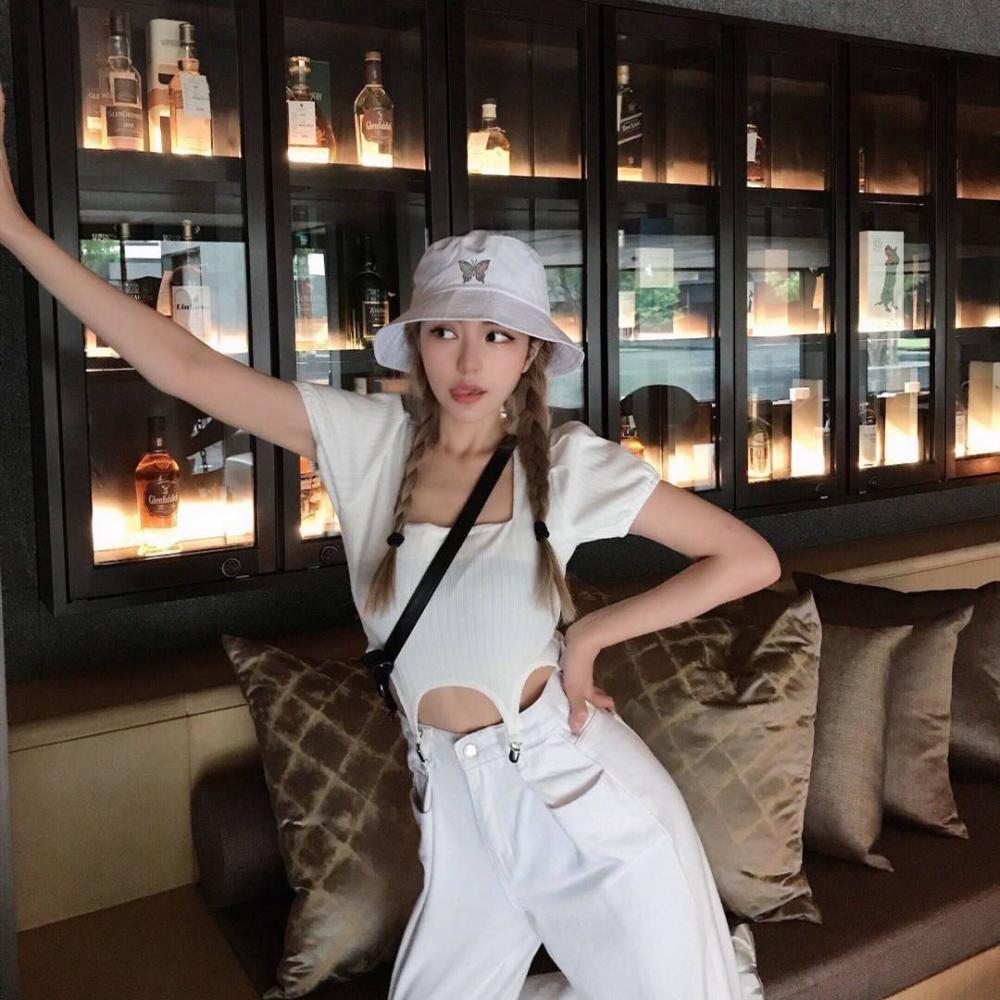 周扬青半夜晒自拍,睡衣"风格"再创新高,网友:有钱真好!