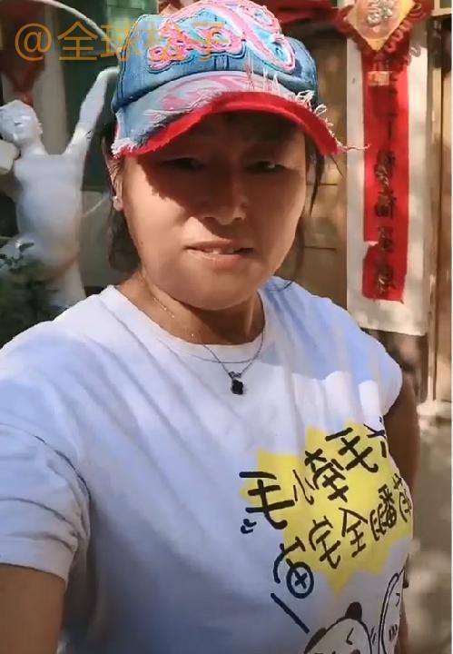 朱之文|大衣哥妻子越来越时尚，墨镜戴在头顶上，走路“带风”宛如女星