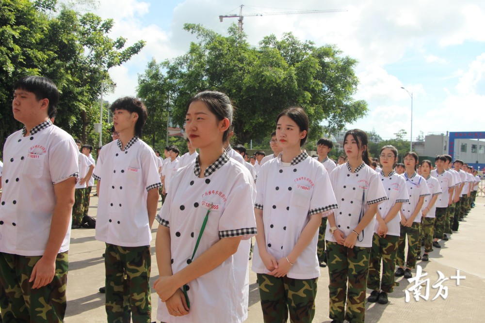 粤东技师学院校服图片