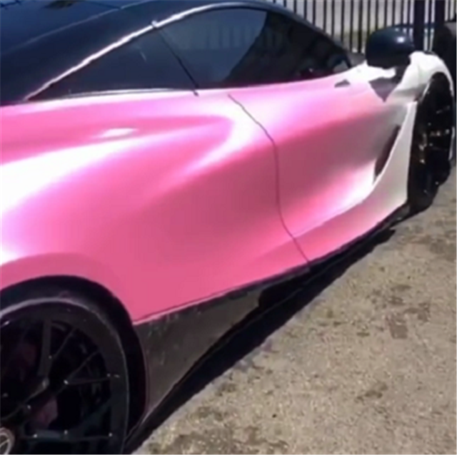 贴膜渐变粉的迈凯伦720s车价7位数少女心十足