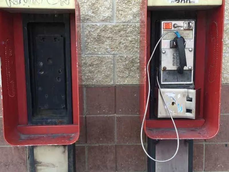 电话亭|除了不能打电话，现在的电话亭什么都能做