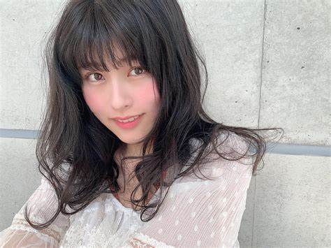 美女|炼铁厂20岁美女员工被星探发掘 进军娱乐圈爆红