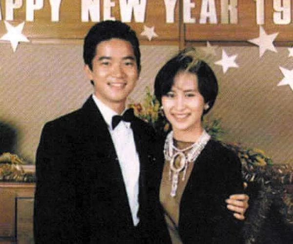 何超琼|何超琼在赌王丧礼上表现冷静而坚强，陈百强去世时却哭成泪人