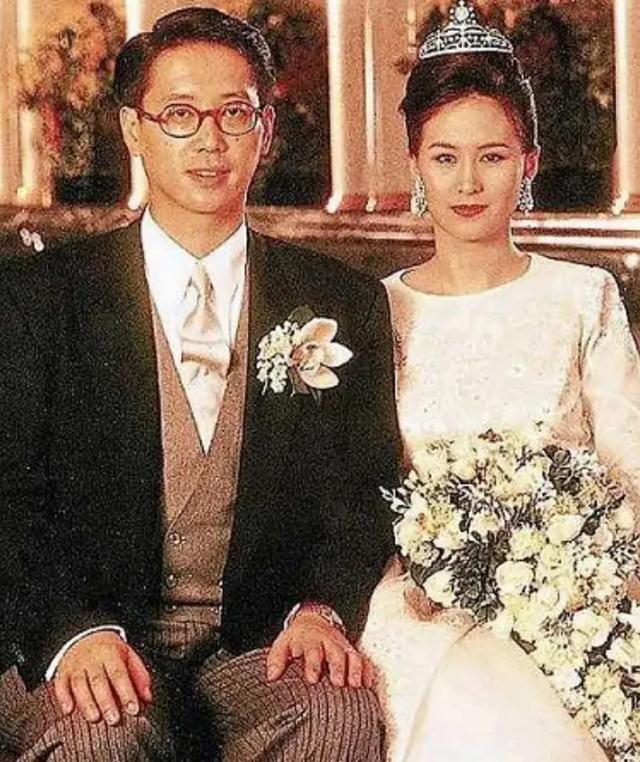 何超琼|何超琼在赌王丧礼上表现冷静而坚强，陈百强去世时却哭成泪人