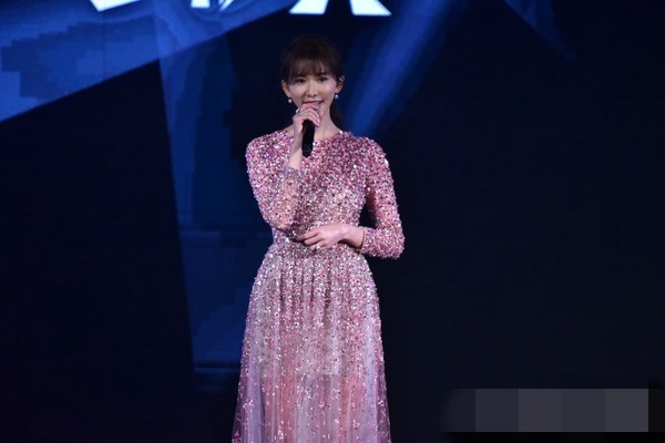 林志玲|林志玲亮相电影节脸肿未消，林依晨张钧甯罕见秀性感，陈意涵造型高贵