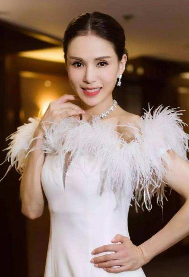 李若彤|为男友退圈时她大红大紫，10年遭弃四年没拍戏，被周润发一语惊醒