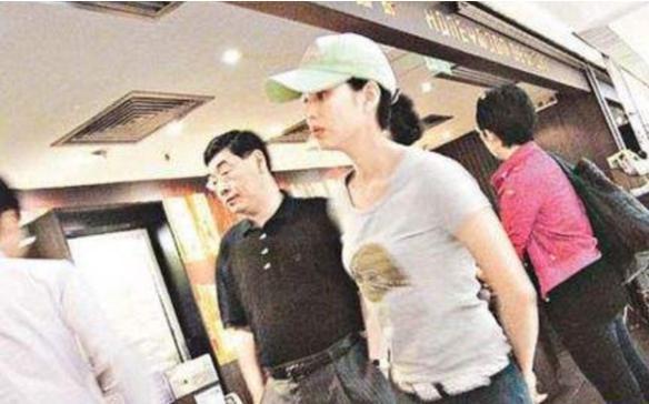 李若彤|为男友退圈时她大红大紫，10年遭弃四年没拍戏，被周润发一语惊醒