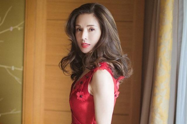 李若彤|为男友退圈时她大红大紫，10年遭弃四年没拍戏，被周润发一语惊醒