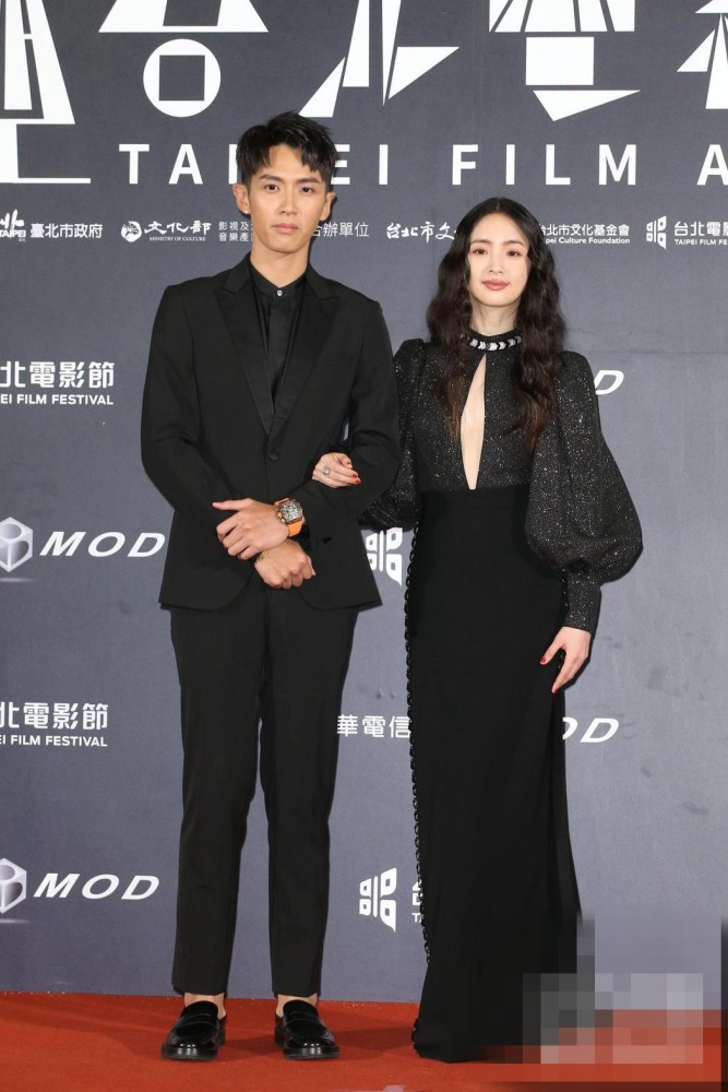 林志玲|林志玲亮相电影节脸肿未消，林依晨张钧甯罕见秀性感，陈意涵造型高贵