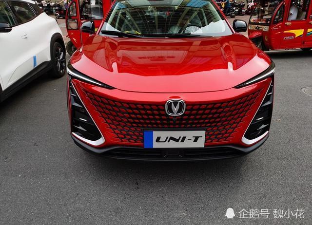 实车宛如"好莱坞大片",红色版长安uni-t到店,半月订单超2万!