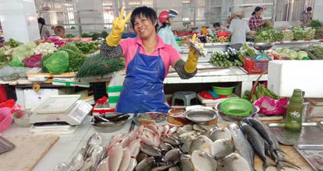 故事 菜市场里凶悍的 海夜叉 鱼摊老板娘 居然转了性子 腾讯网