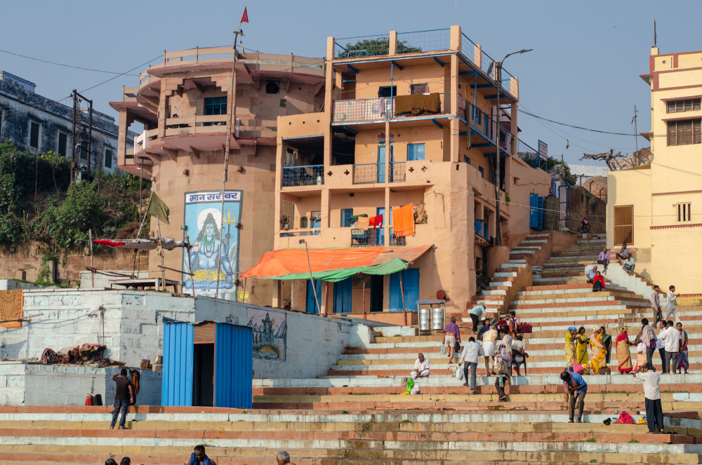 实拍印度圣城瓦拉纳西,当地人每天都去恒河沐浴,如今成旅游景点