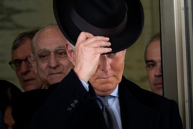 特朗普|入狱前4天特朗普动用特权，帮亲信减刑40个月刑期瞬间归零