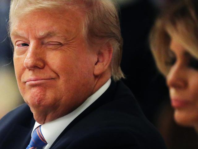 特朗普|入狱前4天特朗普动用特权，帮亲信减刑40个月刑期瞬间归零