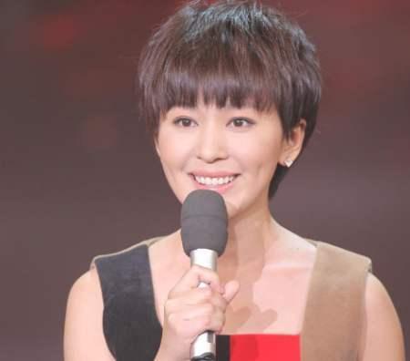 欧阳夏丹|43岁央视最美主持欧阳夏丹，终于传来好消息，网友祝感情顺利