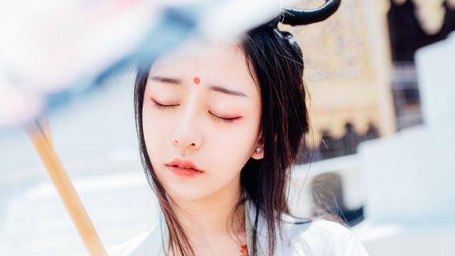 仓央嘉措|仓央嘉措的诗词有多细腻，他用最深情的伤感，诉说你寂寞的心声