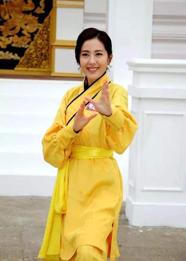 唐诗咏|TVB格局再变动，胡定欣续约拿下大饼，唐诗咏两剧待播无缘台庆档