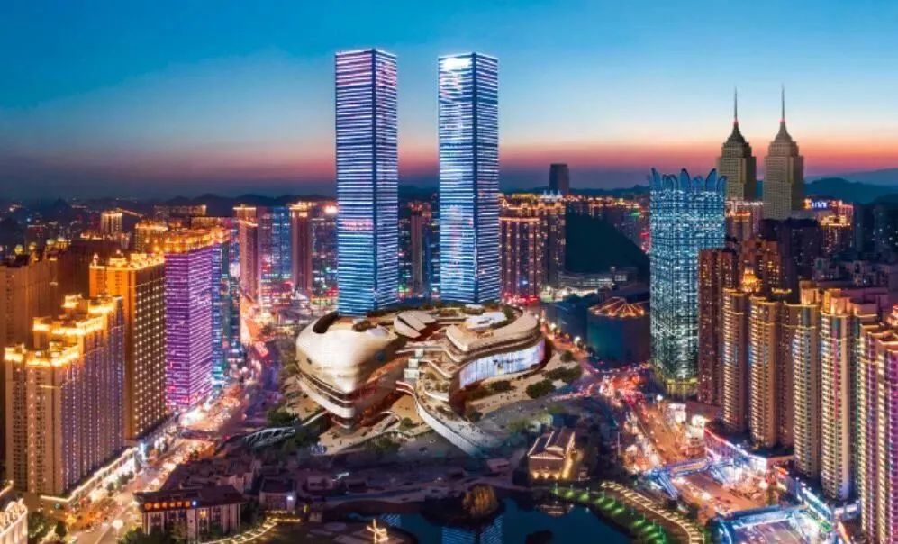 双子塔,是目前国内已建设完成的最高双塔建筑,它以刷新天际线的高度