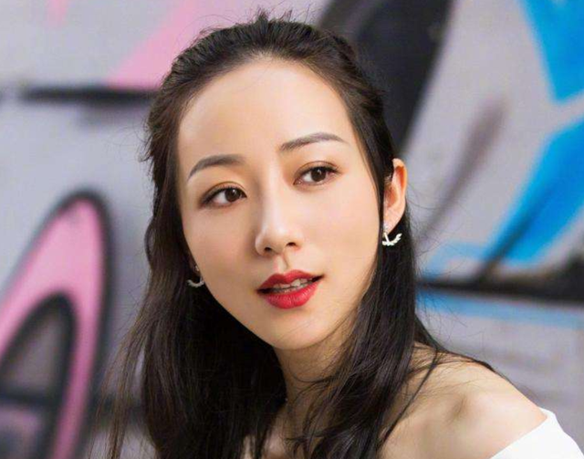 肖战|肖战赢得22块大屏投放后，又有好消息，或将与胡歌合作正能量新剧