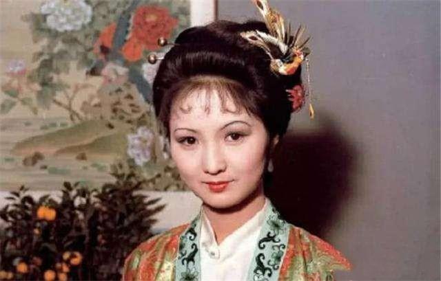 平儿|红楼梦：平儿，才貌双全品性好，在贾府却只能憋屈地生存