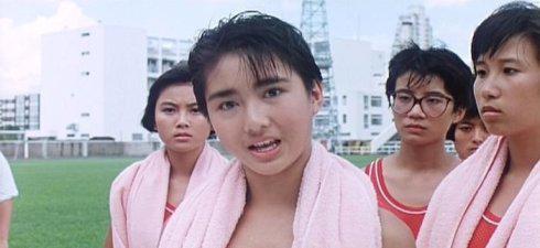 并举荐她去参演《开心鬼放暑假》,这是黎姿第一次出现在大荧幕上