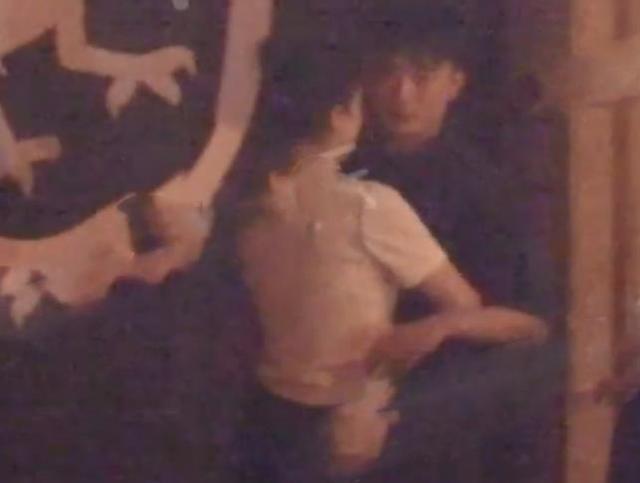 苏小玎|苏小玎疑晒女友视角照秀恩爱，甜蜜告知董璇方：拍照的人太美