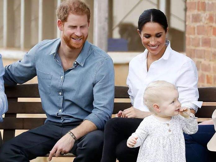 小阿奇|39岁梅根现状曝光！小阿奇已经学会走路，享受贤妻良母的生活