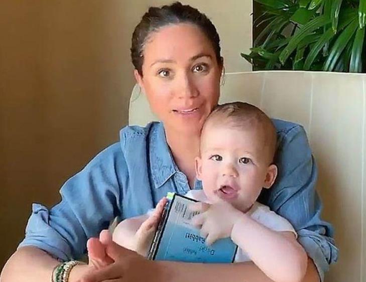 小阿奇|39岁梅根现状曝光！小阿奇已经学会走路，享受贤妻良母的生活