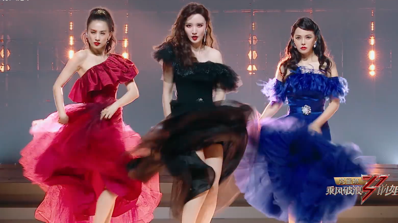 张萌|看了张萌的脚脖子，终于明白她为何总穿长裤出镜