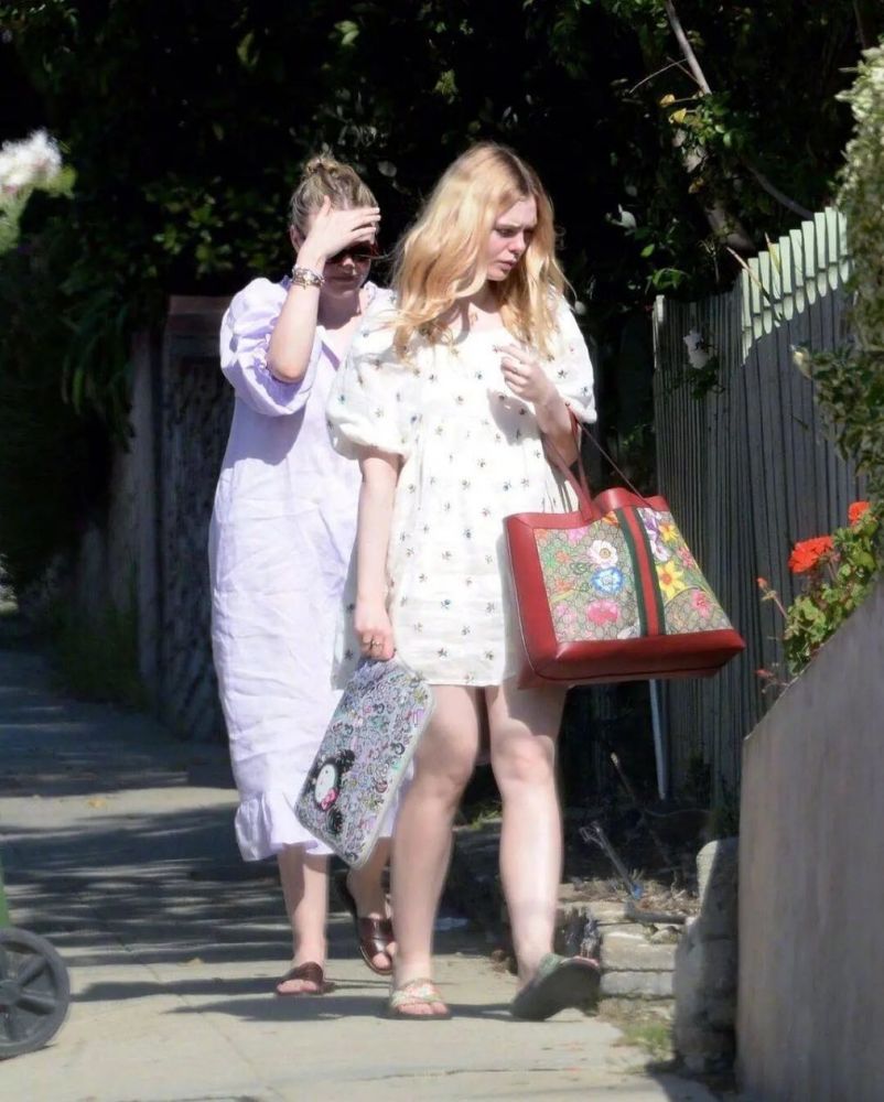 张萌|看了张萌的脚脖子，终于明白她为何总穿长裤出镜