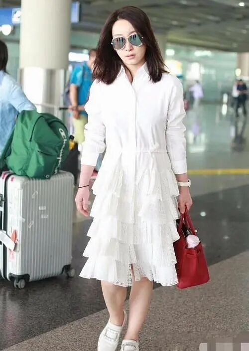 张萌|看了张萌的脚脖子，终于明白她为何总穿长裤出镜