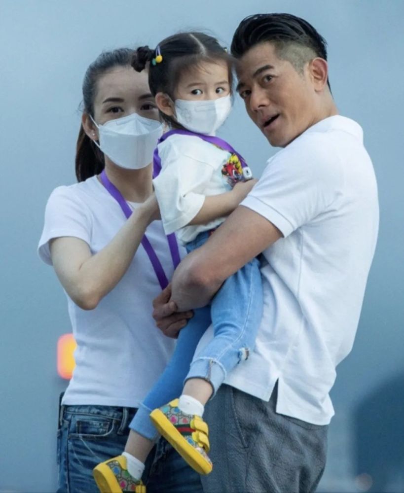 陈冠希|40岁陈冠希玩直播被嘲未老先衰，香港网友：阿娇见到都要掉头走