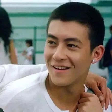 陈冠希|40岁陈冠希玩直播被嘲未老先衰，香港网友：阿娇见到都要掉头走