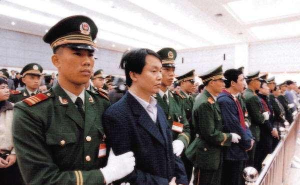 世纪贼王张子强靠走捷径逆袭身价达数亿终成黄粱一梦