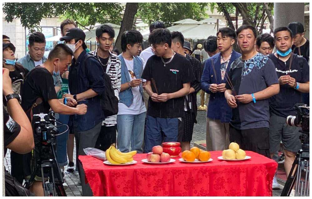 郭德纲|德云社团综人选惹争议，颜值低的队长全落选，郭德纲现在只看脸？