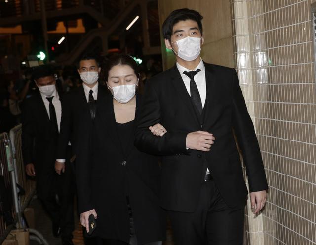 何鸿燊|赌王出殡次日，四太儿子和前女友上街散心，女方为丧礼染发体贴入微