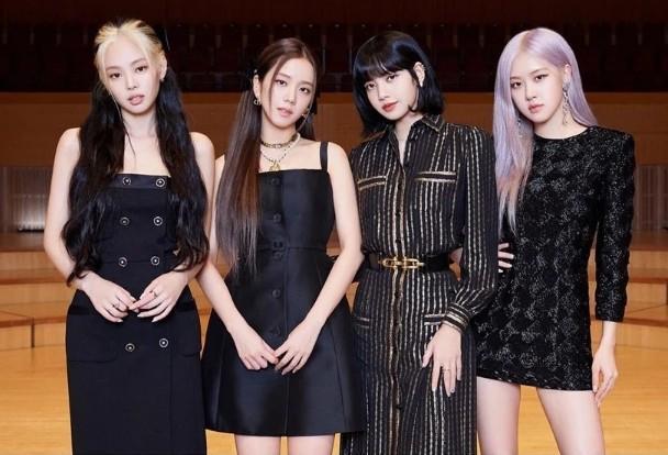 黑褐发色大势回归lisa埃及艳后头 Jennie刘海染引领潮流 腾讯新闻