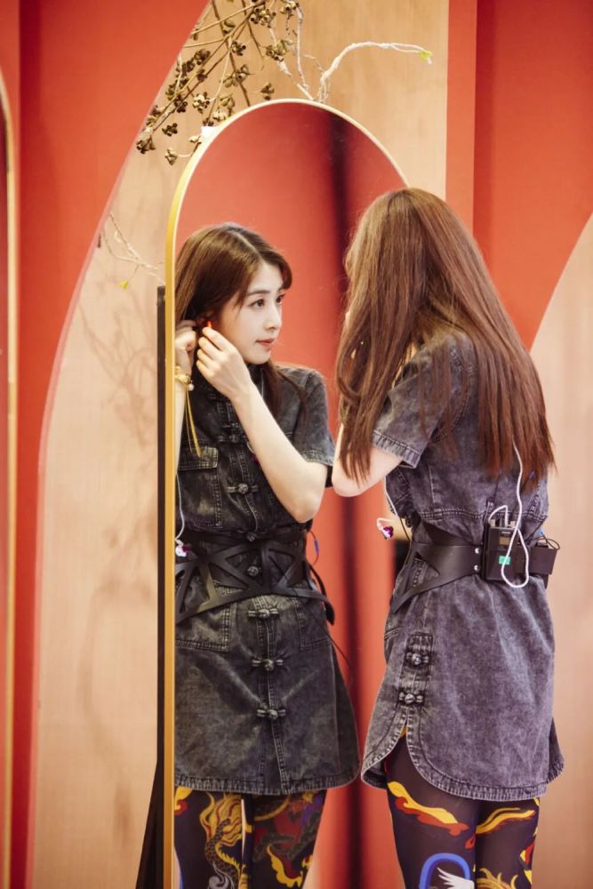 张含韵|酸甜土妹变轻熟美人的张含韵，大脑这个地方和常人不一样？