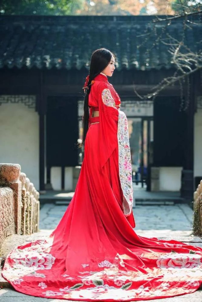 张含韵|酸甜土妹变轻熟美人的张含韵，大脑这个地方和常人不一样？