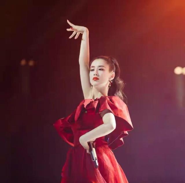 黄圣依|黄圣依这一次怎么“怂”了？