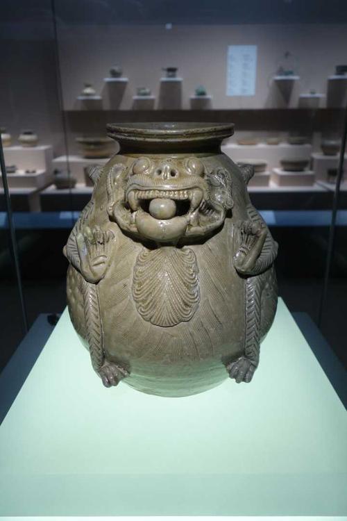 青釉虎子|这件文物一出土，专家就断定是古人的夜壶，看到其刻字后才知错了