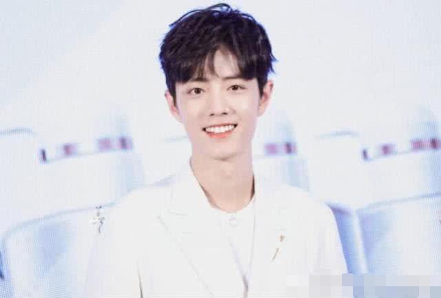 肖战|肖战成傀儡明星？粉丝自发为水灾捐款并组织团建，肖战反而零反应