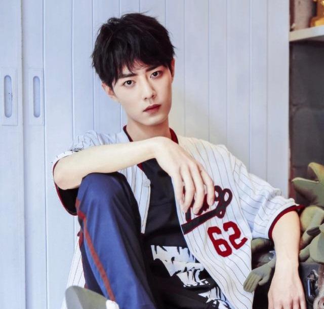 肖战|肖战成傀儡明星？粉丝自发为水灾捐款并组织团建，肖战反而零反应