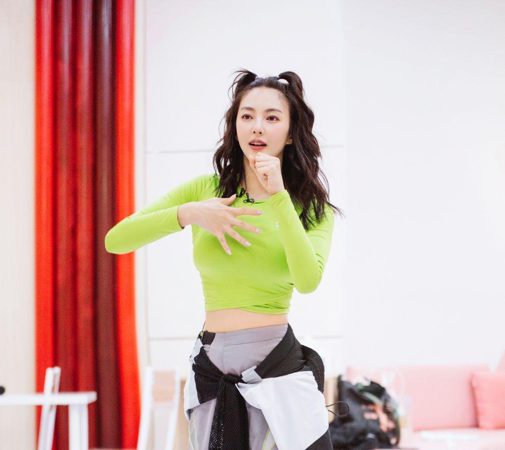 张雨绮|张雨绮批评流量明星没实力？网友：杨超越、肖战，说你们呢