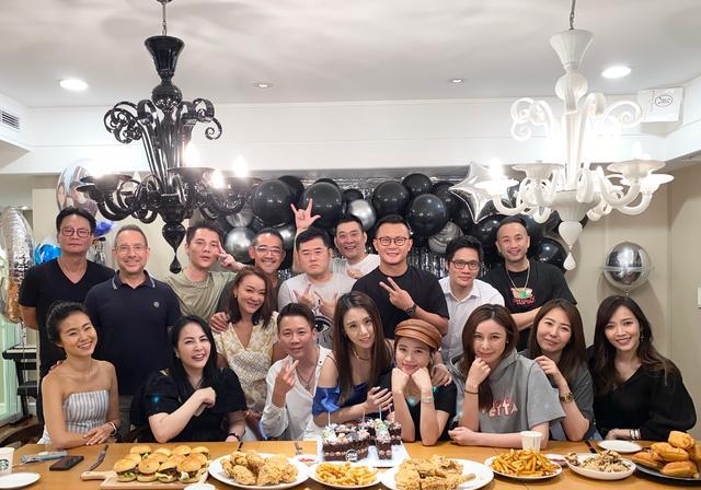 江佩蓉|江佩蓉为老公庆生小鸟依人，陶喆51岁容光焕发，儿子可爱出镜